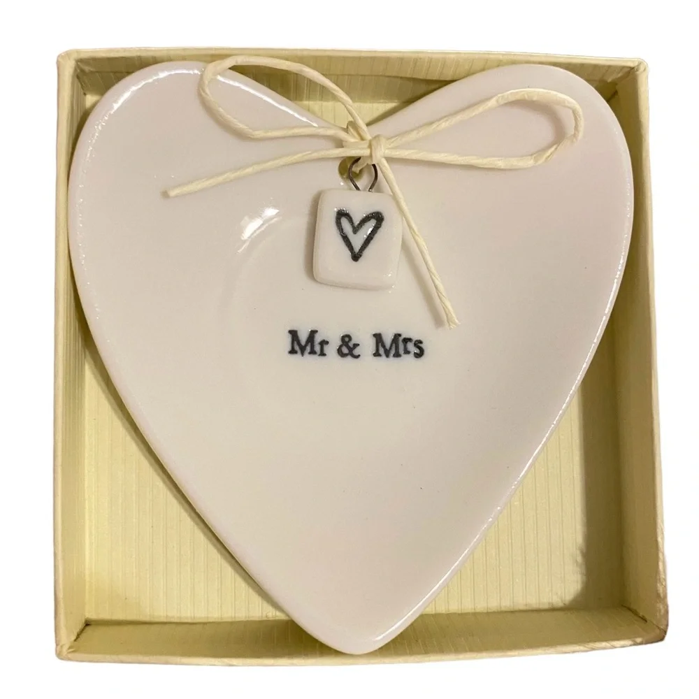 NWT Crate & Barrel MR & MRS White Heart Ring Dish